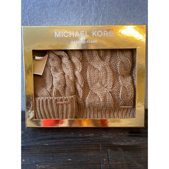 Michael Kors Hat‎ and Scarf - Picture 1 of 2